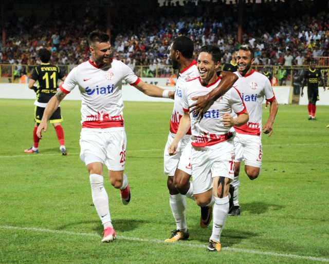 Cuối tuần qua, Samir Nasri cũng có bàn ra mắt Antalyaspor.