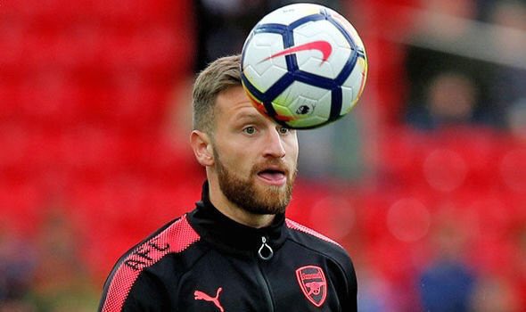 Arsenal từ chối để Mustafi ra đi