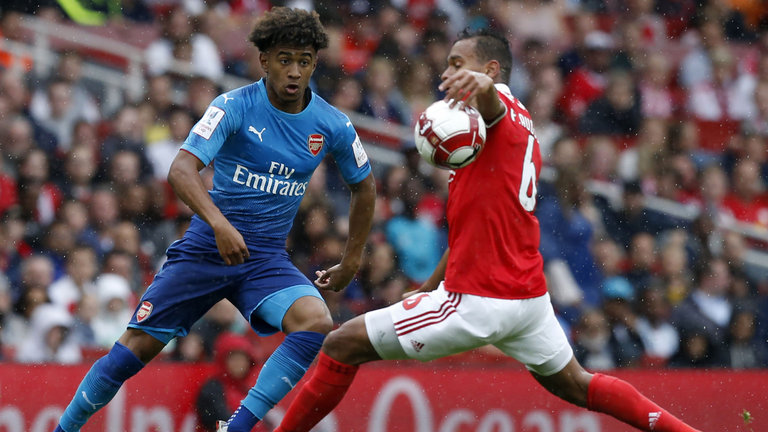 Reiss Nelson cũng vừa được trao giải thưởng cầu thủ hay nhất tháng 8 của Premier League 2.