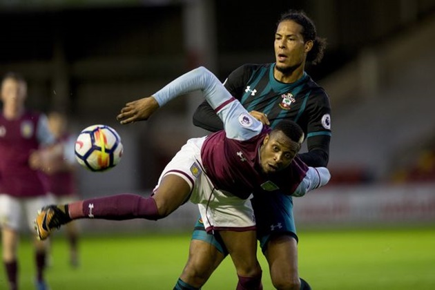 Virgil van Dijk trở lại ngày Southampton bị 