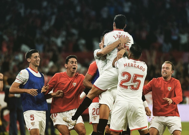 Năm 2013, Jesus Navas rời Sevilla với giá 15 triệu bảng để đến Man City.