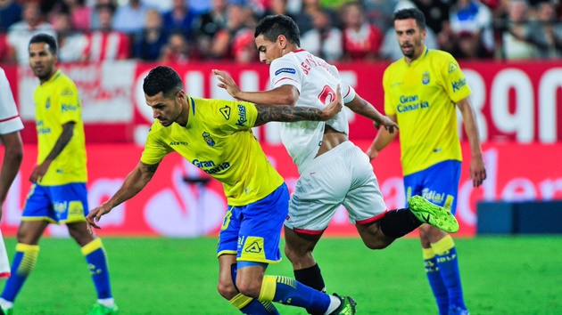 Hai đội chơi tập trung và căng thẳng