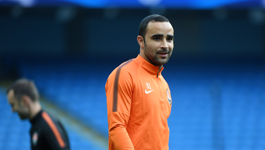 Hậu vệ trái người Brazil Ismaily