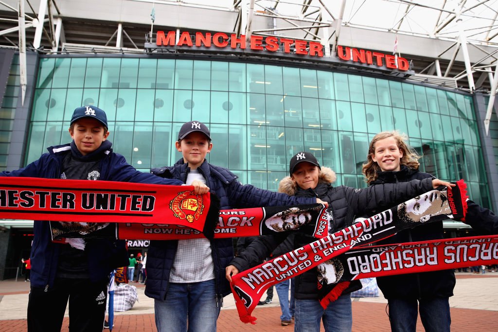 Dàn CĐV nhí của M.U