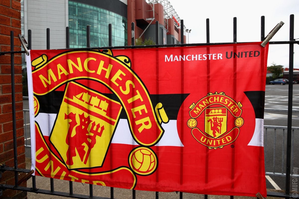 CĐV M.U nô nức đến Old Trafford, sẵn sàng 