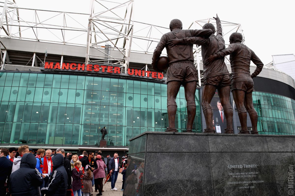 Quang cảnh trước sân.