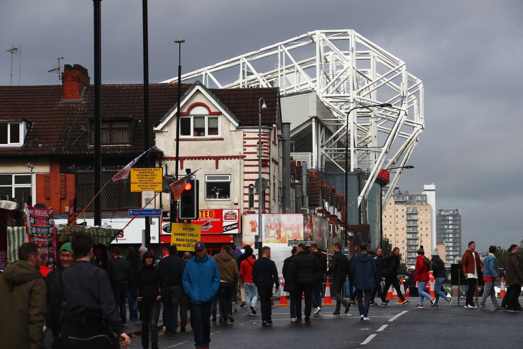 CĐV trên đường tới sân