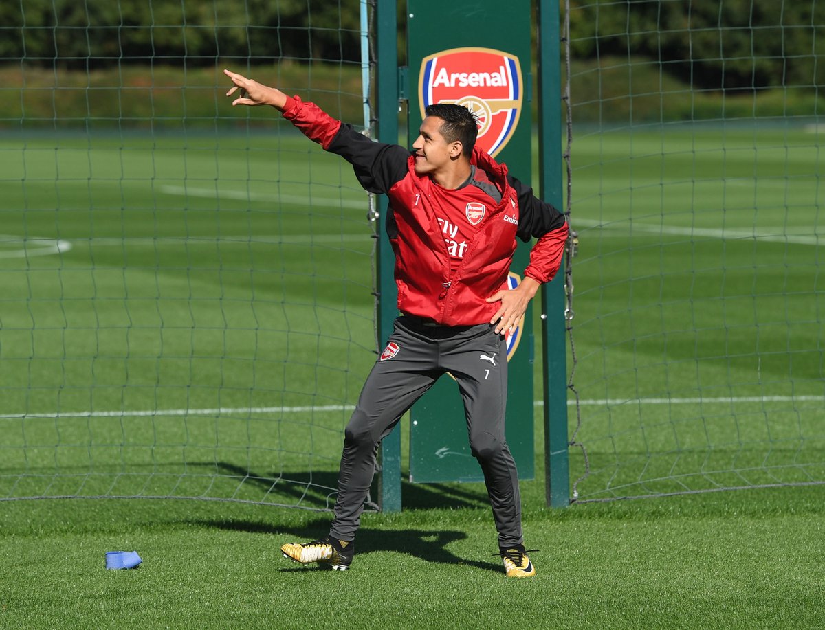 Động thái "cực nhắng nhít" của ngôi sao Alexis Sanchez. Anh hành xử khá giống diễn viên hài