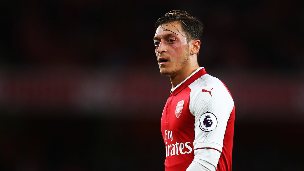 Mesut Ozil chắc chắn vắng mặt ở trận đấu với Brighton & Hove Albion trên sân đối phương