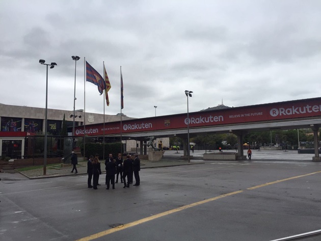 Không khí u ám bao quanh SVĐ Camp Nou