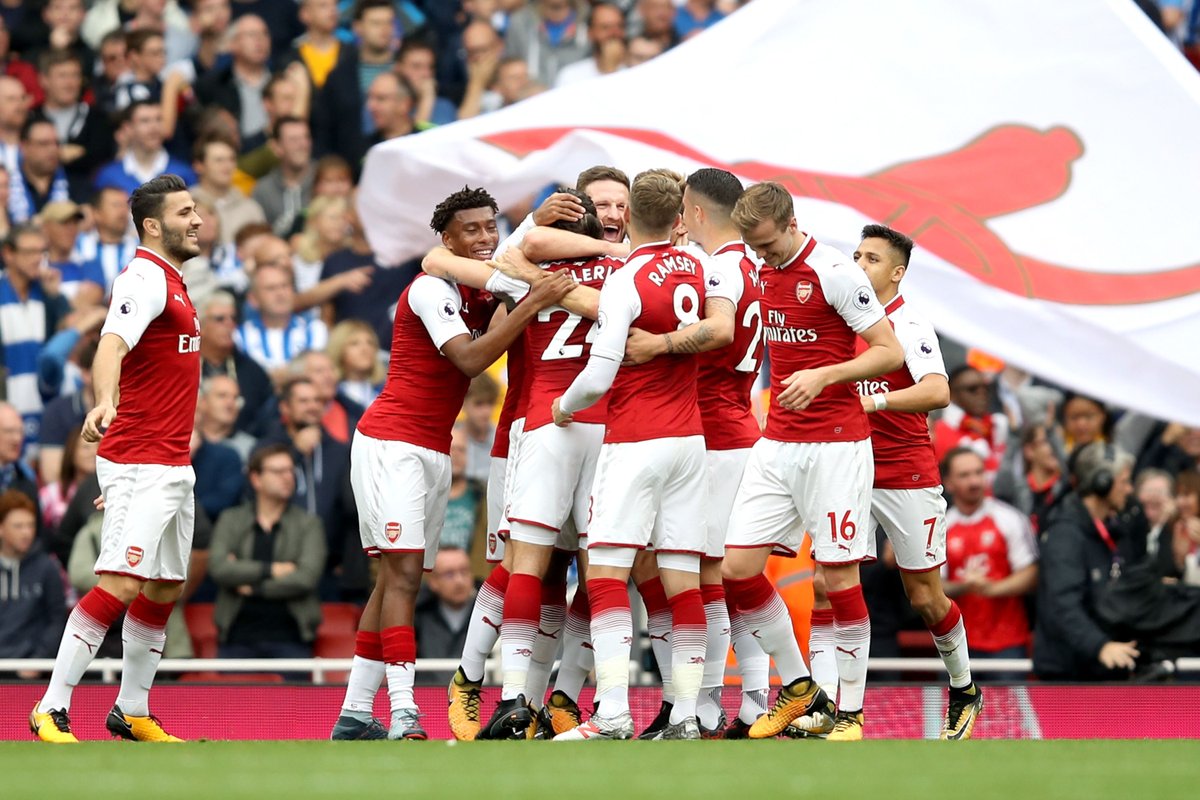 Kể từ đây, với cách biệt hai bàn, Arsenal chơi thong dong và liên tục ép sân. Nhưng Lacazette rồi Sanchez đều bỏ lỡ cơ hội.