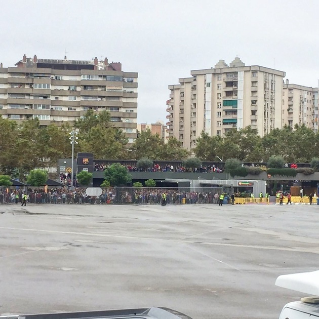 Cửa đóng - then cài trong trận Barcelona - Las Palmas - Bóng Đá