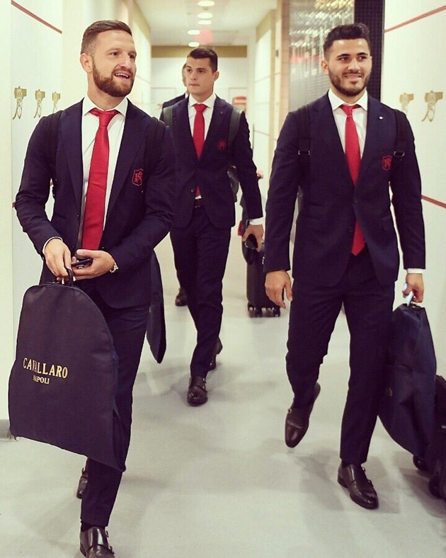 Dàn sao Arsenal chất lừ trong bộ cánh mới - Bóng Đá