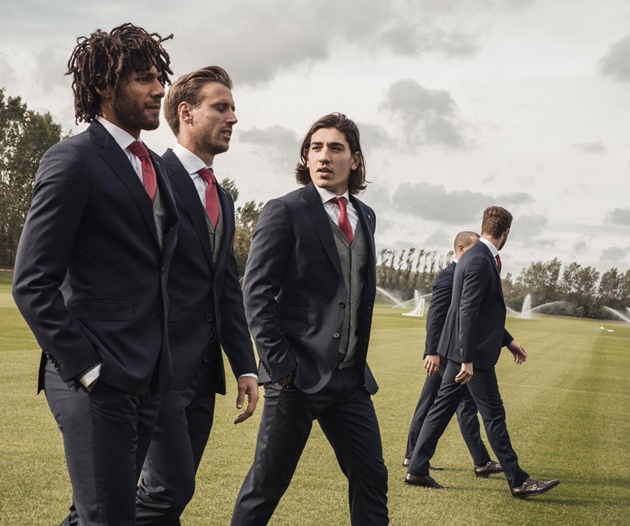Dàn sao Arsenal chất lừ trong bộ cánh mới - Bóng Đá