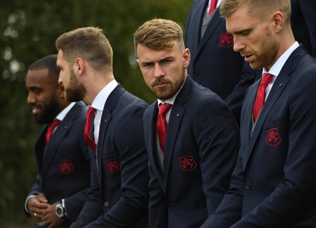 Cavallaro Napoli sẽ tài trợ áo vest cho các cầu thủ, nhân viên và đội ngũ làm việc tại Arsenal.