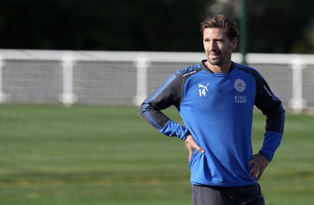 Adrien Silva mang áo số 14, đúng bằng số thời gian trễ 14 giây sau khi thị trường đóng cửa.