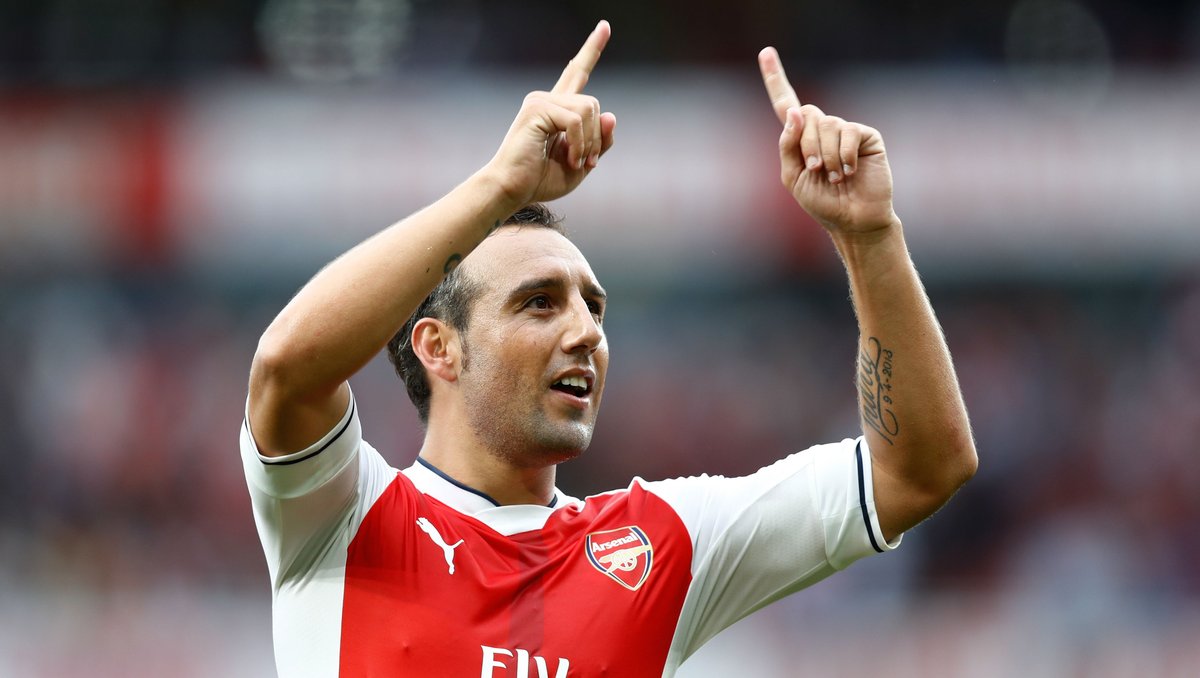 Phải mất ít nhất 3 tháng nữa, tiền vệ tài hoa người Tây Ban Nha Santi Cazorla mới có thể trở lại