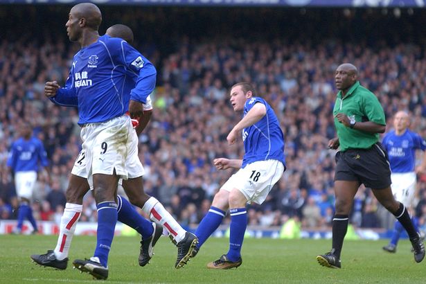 Đáng kinh ngạc hơn khi đúng những ngày này 15 năm trước, vào năm 2002, 5 ngày trước sinh nhật 17 tuổi, Rooney cũng đã ghi bàn thắng để đời giúp Everton chiến thắng, kết thúc chuỗi 30 trận bất bại của một Arsenal hùng mạnh.