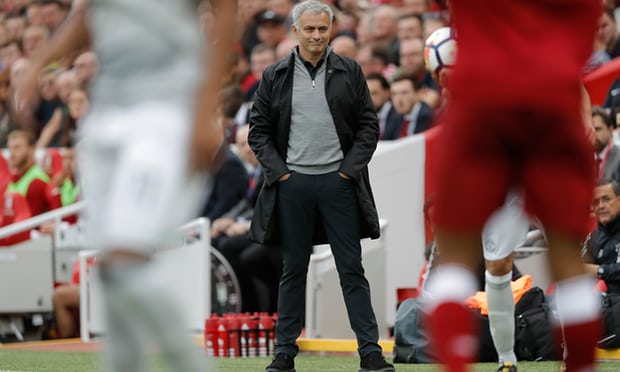 Mourinho luôn gây hấn với tất cả