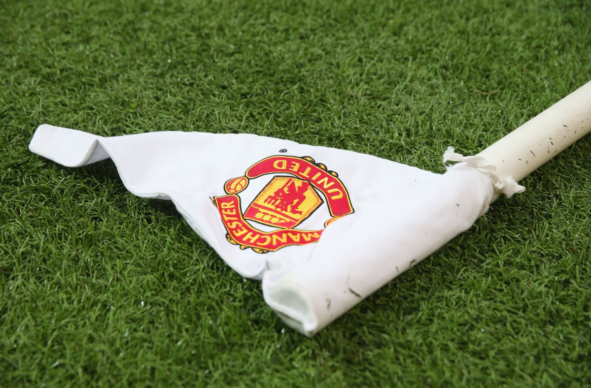 Cột cờ góc ở sân