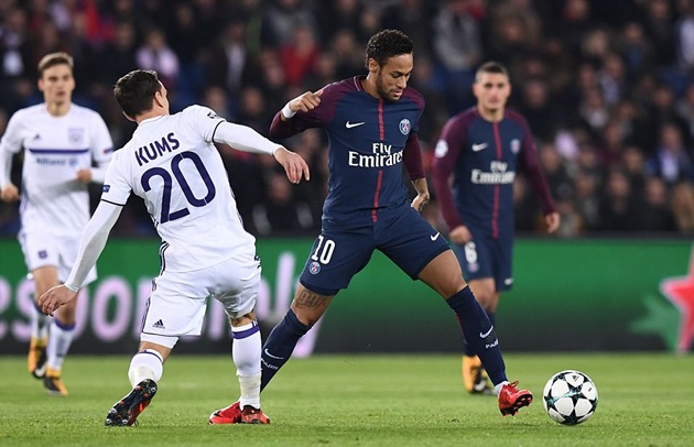 PSG đang có một hàng tiền vệ mạnh, bệ đỡ đủ và cung cấp bóng cho bộ ba CMN ở trên.