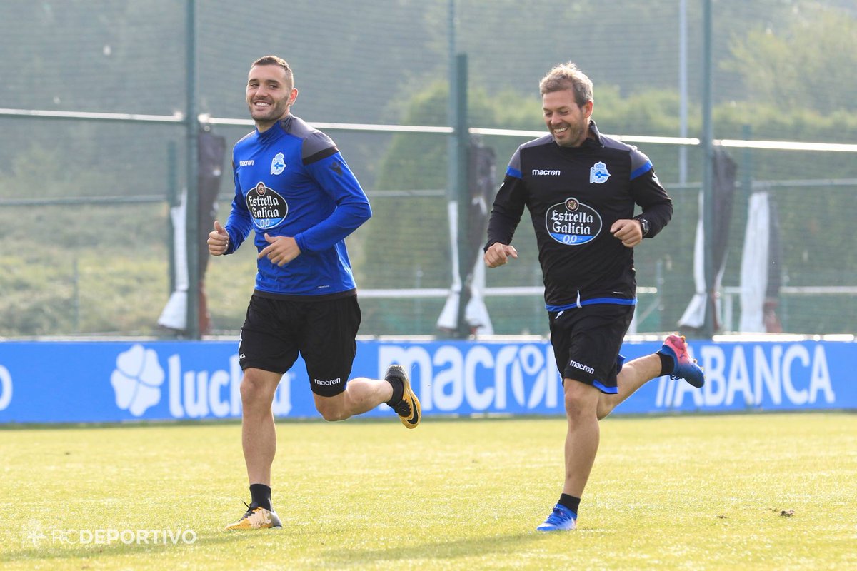 Perez đến Arsenal với mức giá 17 triệu bảng cùng bản hợp đồng 4 năm vào mùa Hè 2016. Anh gây ấn tượng ở các trận đấu tại Champions League và FA Cup, League Cup. Tuy nhiên sau khi chỉ được ra sân 11 trận tại Ngoại hạng Anh (ghi 1 bàn), Lucas Perez muốn rời đi để được đá chính nhiều hơn.