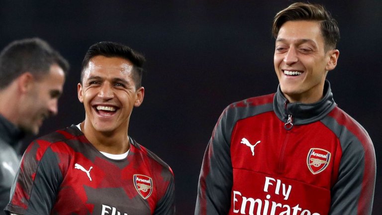 HLV Arsene Wenger đã xác nhận việc CLB không thể giữ chân hai ngôi sao Mesut Ozil và Alexis Sanchez.