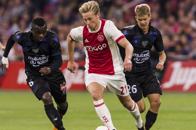 Frenkie De Jong là mục tiêu theo đuổi của nhiều CLB hàng đầu Ngoại hạng Anh.
