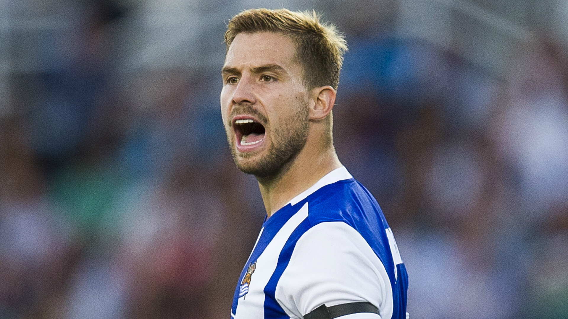 Inigo Martinez, có thể chơi cả vị trí hậu vệ trái.