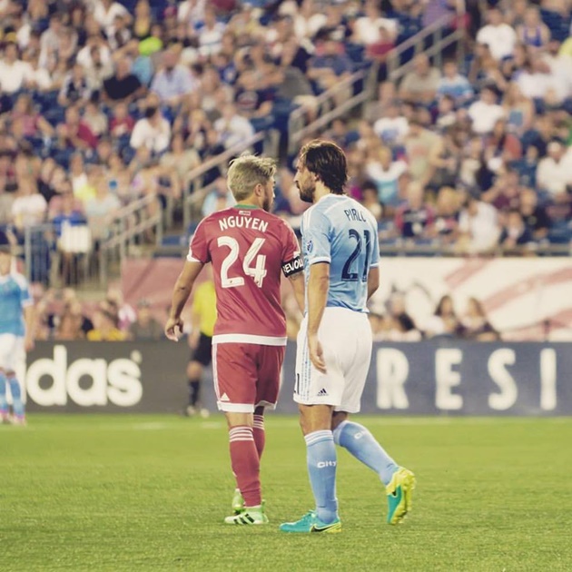 Trước cầu thủ gốc Việt, chỉ có 4 người làm được điều này, bao gồm cựu thủ quân tuyển Mỹ Landon Donovan, tượng đài bóng đá Colombia Carlos Valderrama và hai cầu thủ nổi tiếng khác của bóng đá Mỹ là Dwayne de Rosario và Chris Henderson. Cả 4 cái tên nói trên đều đã giải nghệ.