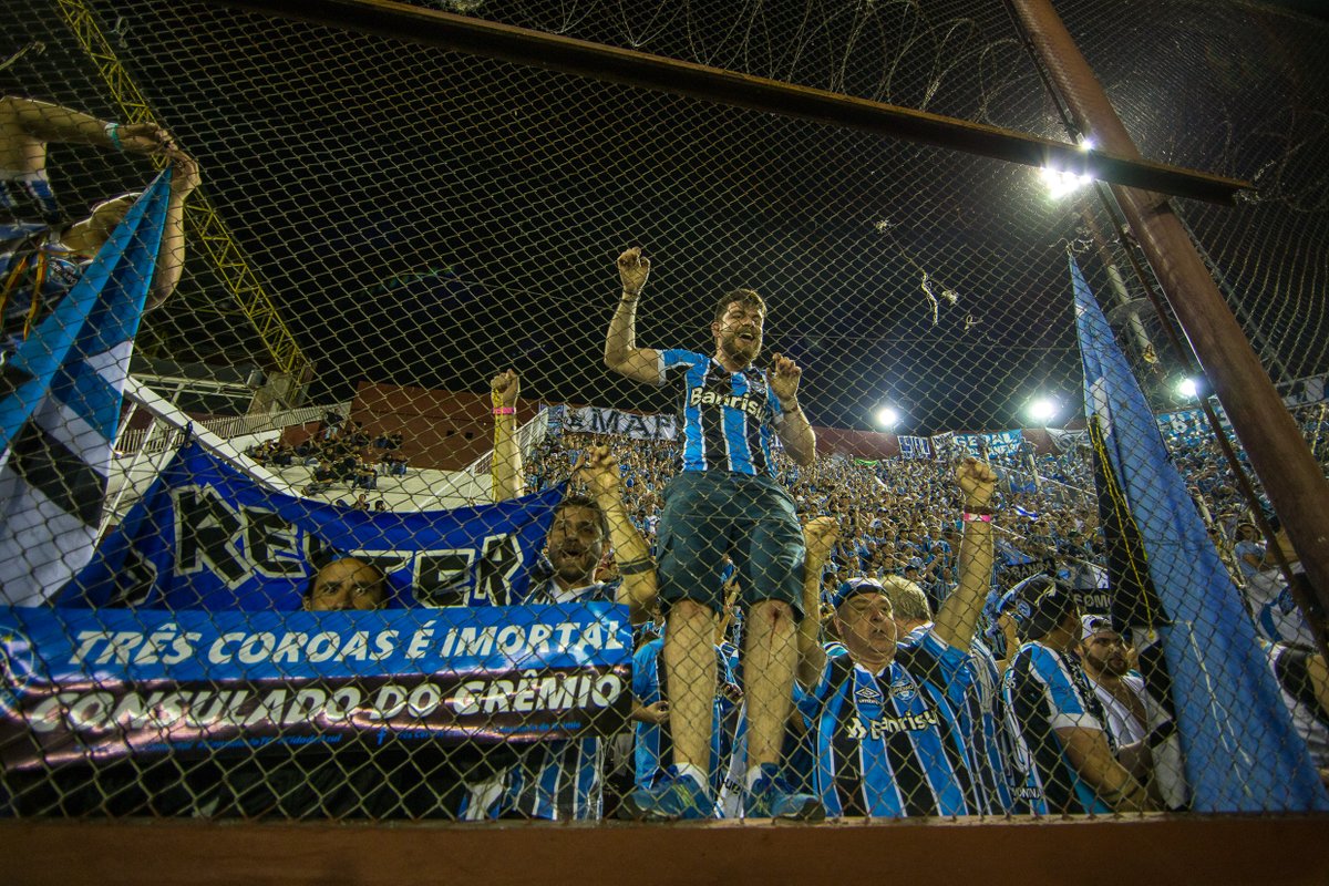 Hai bàn thắng ngay trong hiệp 1 của Fernandinho và Luan đã giúp CLB của Brazil giành chiến thắng với tổng tỷ số chung cuộc 3-1 sau hai lượt trận, trở thành nhà vô địch Copa Libertadores 2017.