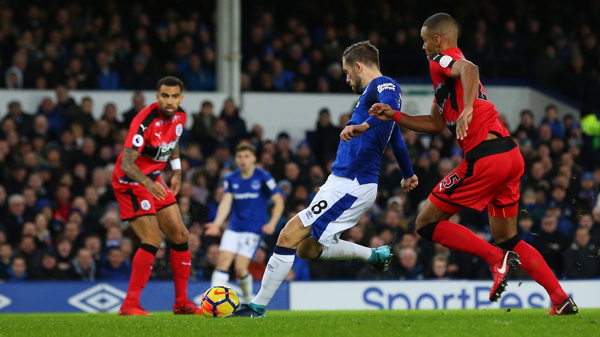 Gylfi Sigurdsson tiếp tục nổ súng ở trận này.