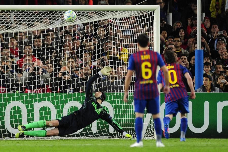 Petr Cech là hung thần của Messi khi đó.