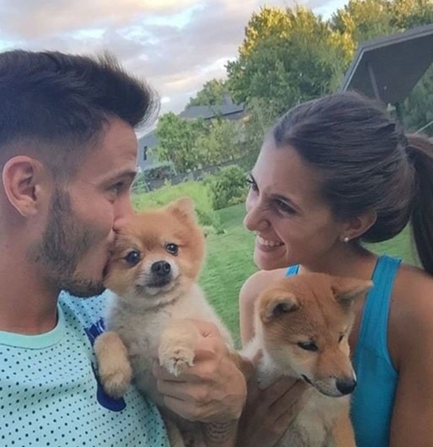 Một điều rất đáng yêu của Saul và Yaiza là họ có hai chú chó tên Boris và Thaila. Cả hai thường xuyên đăng ảnh hai chú chó dễ thương này lên trang cá nhân của Saul.