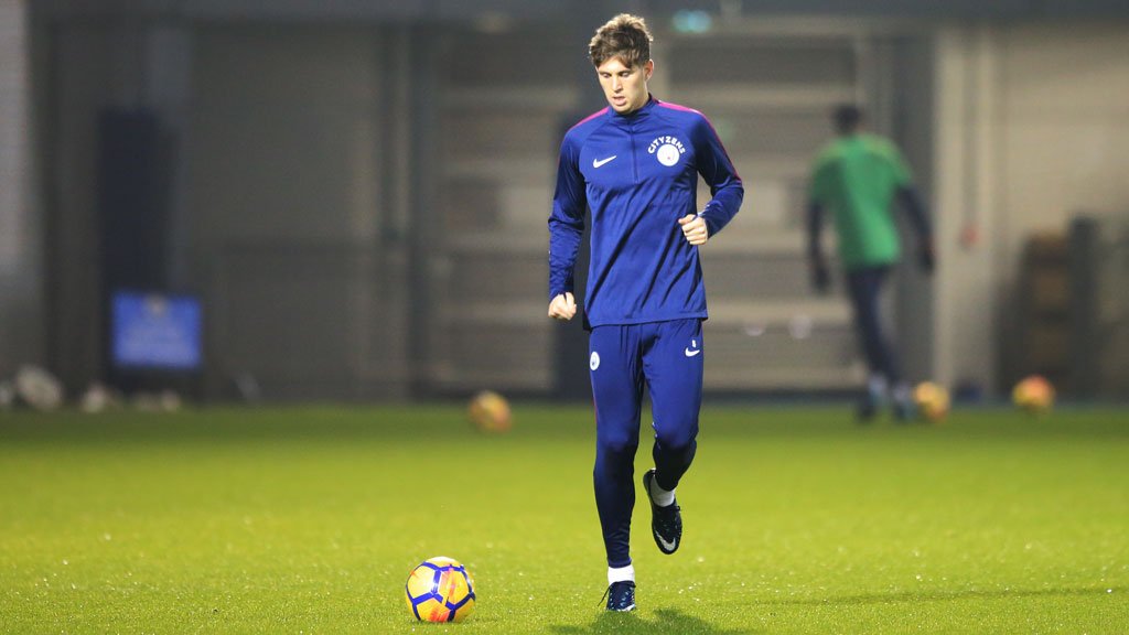 John Stones đã trở lại tập luyện bình thường cùng với bóng và các đồng đội.