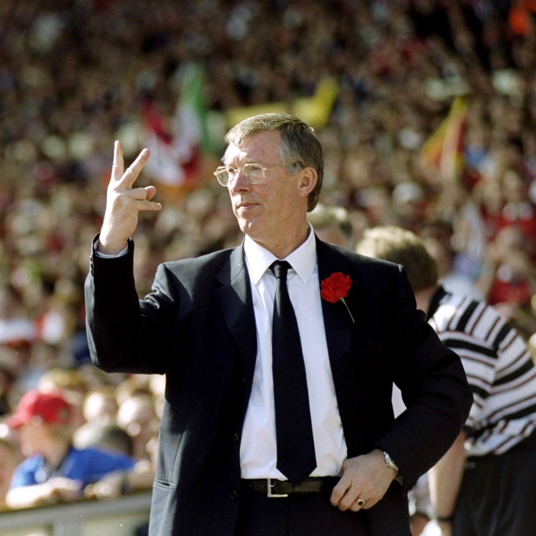 Alex Ferguson được bổ nhiệm làm huấn luyện viên tại Old Trafford ngày 6 tháng 11 năm 1986 khi United đang xếp ở vị trí áp chót trên bảng xếp hạng giải VĐQG Anh thời điểm đó.