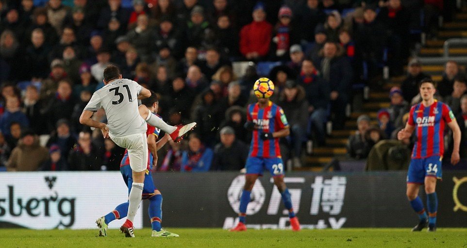 Man Utd sánh ngang Man City ở một khía cạnh  - Bóng Đá