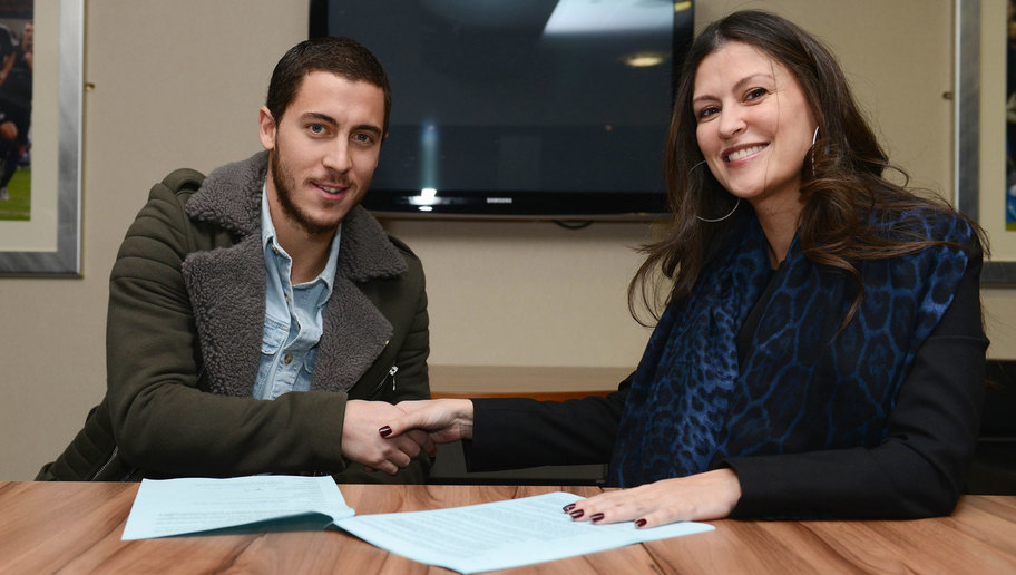 Hazard và Marina Granovskaia, biệt danh "Quý bà thép", chịu trách nhiệm chính trong tất cả các vụ mua bán cầu thủ của Chelsea