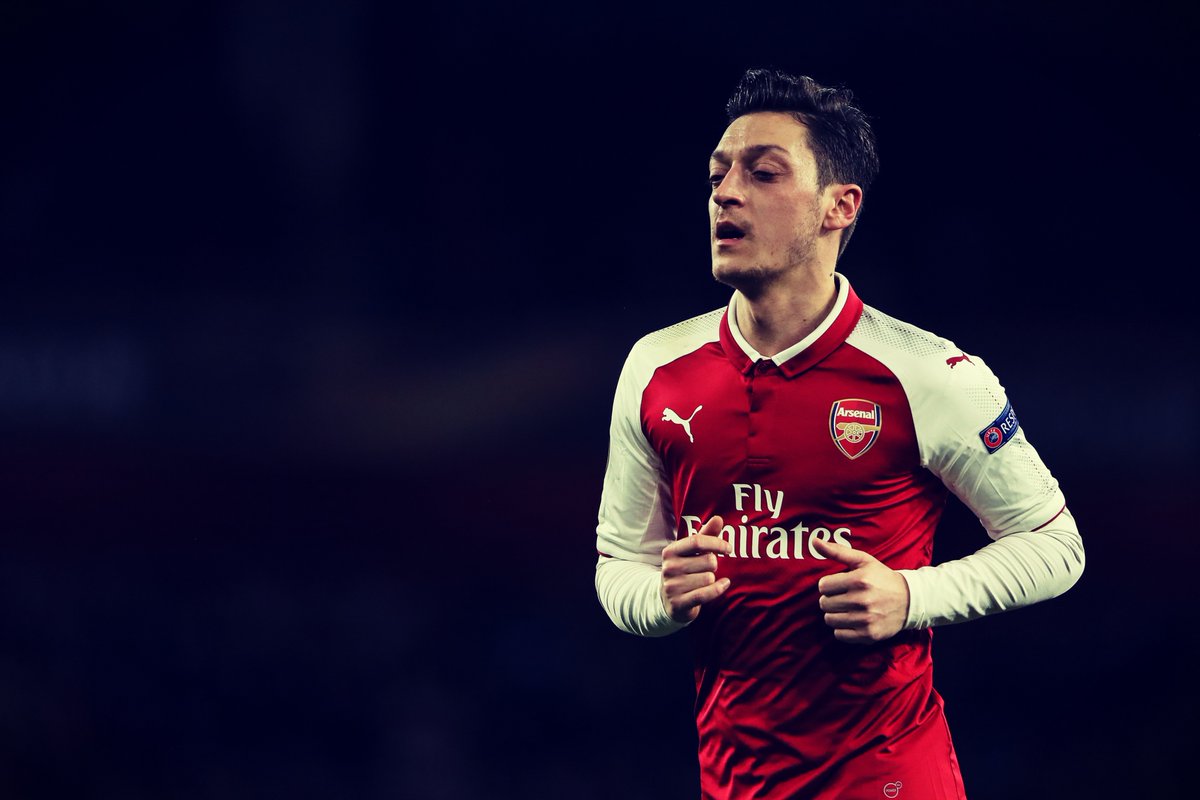 Arsenal đặt một chân vào tứ kết: Ramsey hay, nhưng Ozil sáng nhất