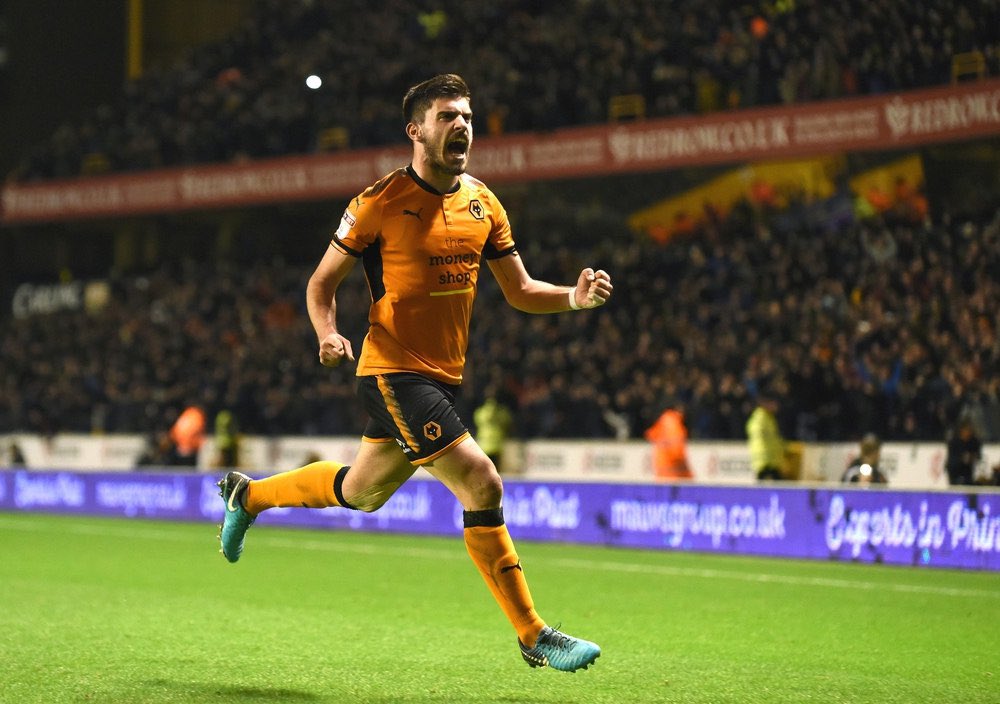 Mùa Hè 2017, Wolverhampton đã chi tới 15.8 triệu bảng (tương đương 18 triệu euro) cho Ruben Neves. Anh là bản hợp đồng kỷ lục của CLB này, và cũng là kỷ lục của một CLB đang chơi tại Championship.