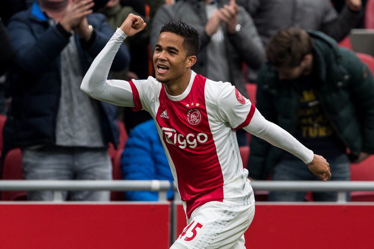 Giám đốc thể thao AS Roma, Monchi đã có cuộc gặp với siêu cò Mino Raiola - đại diện của Justin Kluivert.