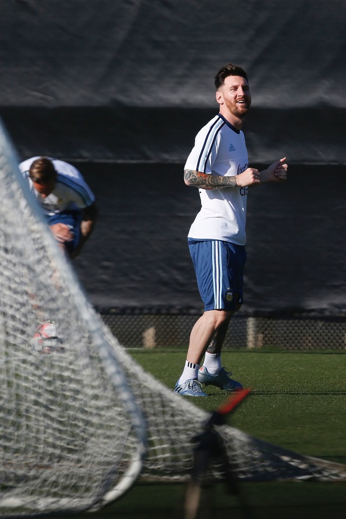 Điểm nổi bật nhất có lẽ là bộ râu được Messi "nuôi" khá dài. Ảnh: Internet.