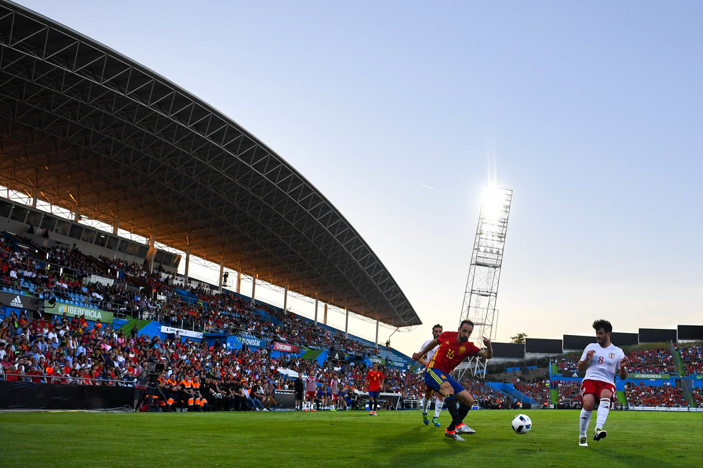 Trận đấu diễn ra trên sân Coliseum Alfonso Perez trở nên nặng nề. Ảnh: Internet.