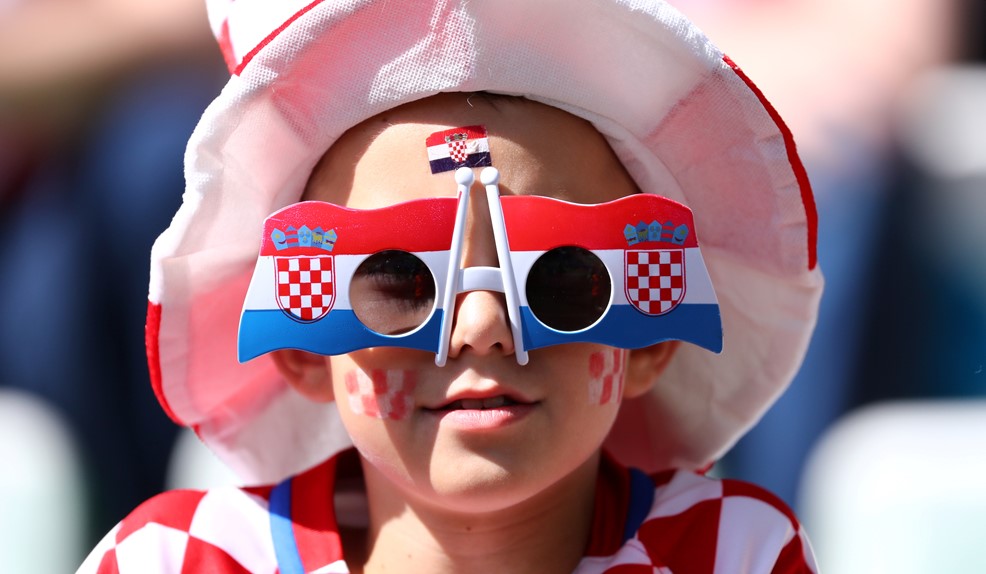 Cổ động viên nhí rất đáng yêu của Croatia. Ảnh: Internet.