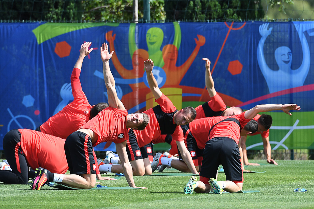 Họ phải chiến thắng Ukraine để chắc chắn lọt vào vòng trong. Ảnh: Internet.