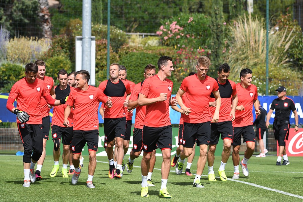 Toàn đội khẩn trương tập luyện. Ảnh: Internet.