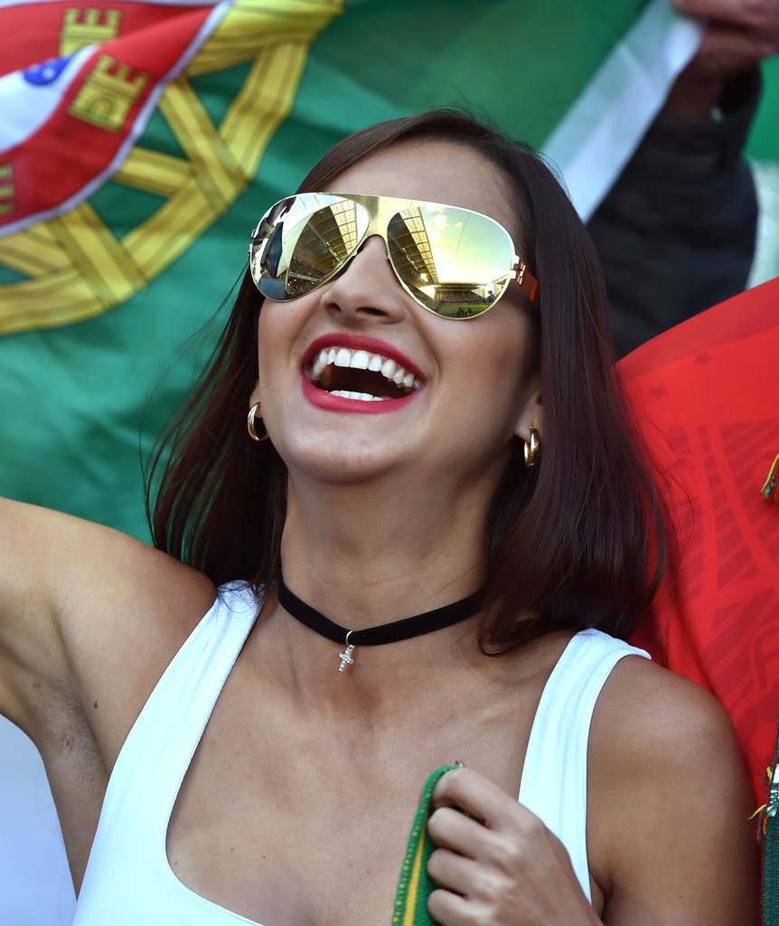 Những CĐV nữ luôn thu hút rất nhiều sự chú ý của ống kính. Ảnh: Internet.