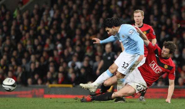 5. Carlos Tevez - Từ Manchester United chuyển sang Manchester City. Ảnh: Internet.