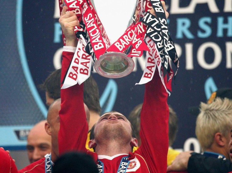 Danh hiệu lớn đầu tiên năm 2007. Rooney phải chờ đến năm 2007 mới hưởng trọn hạnh phúc khi đăng quang Ngoại hạng Anh. Ảnh: Internet.