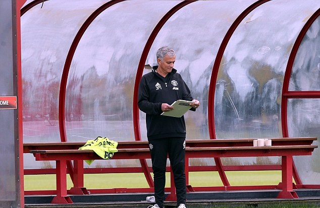 Đích thân Mourinho đã khẳng định sẽ giành Siêu cúp để khởi đầu mùa giải mới một cách suôn sẻ nhất. Ảnh: Internet.